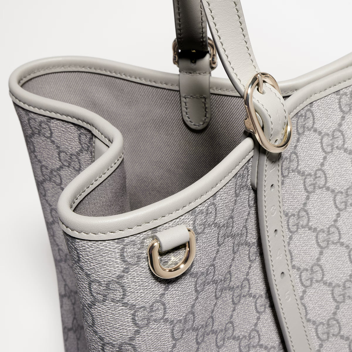 GG Emblem large tote bag